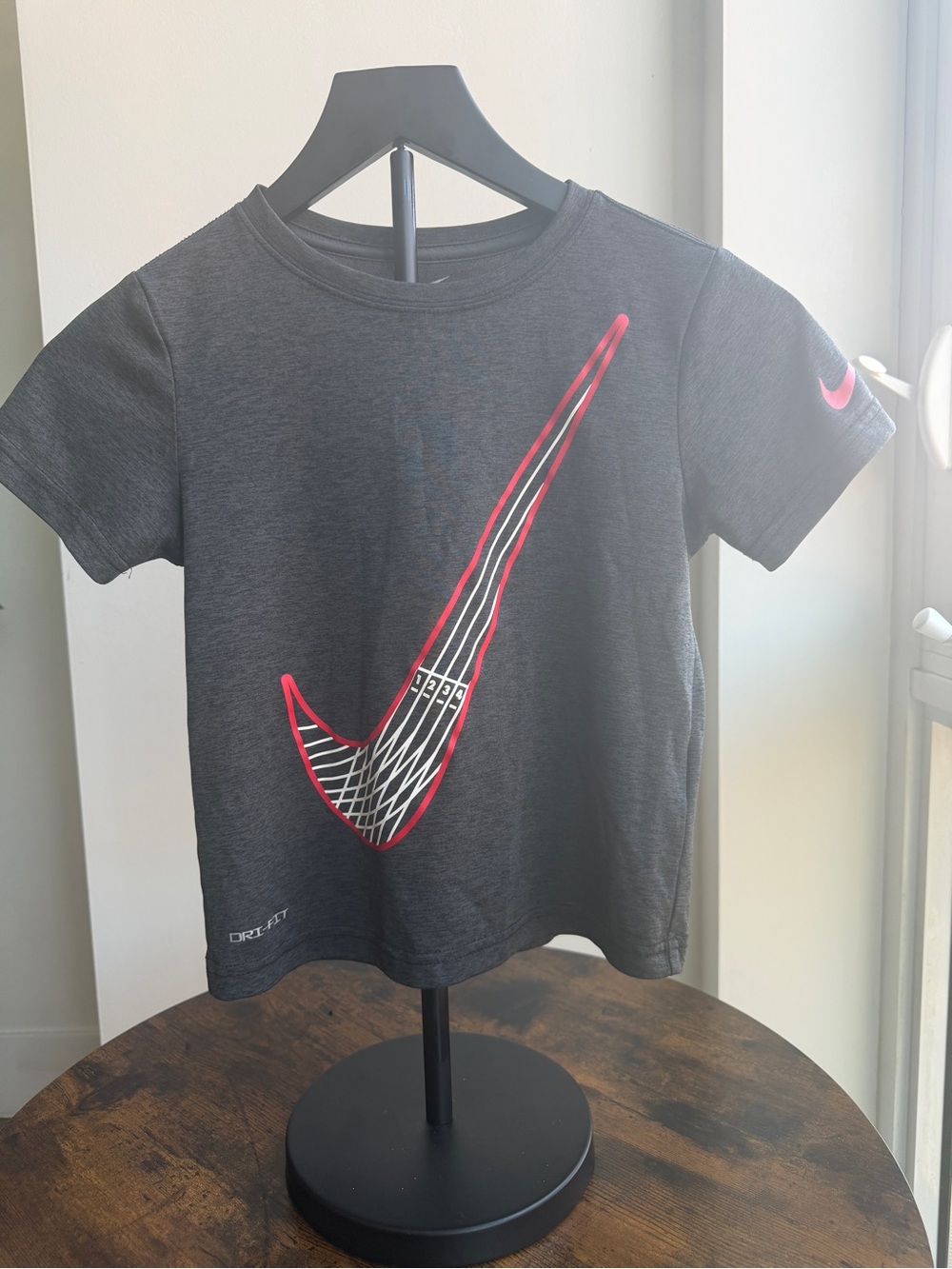 Nike Kids Therma-FIT Sweatsuit & 2 Tees Bundle Boys 6–7Y - Picture 8 of 9